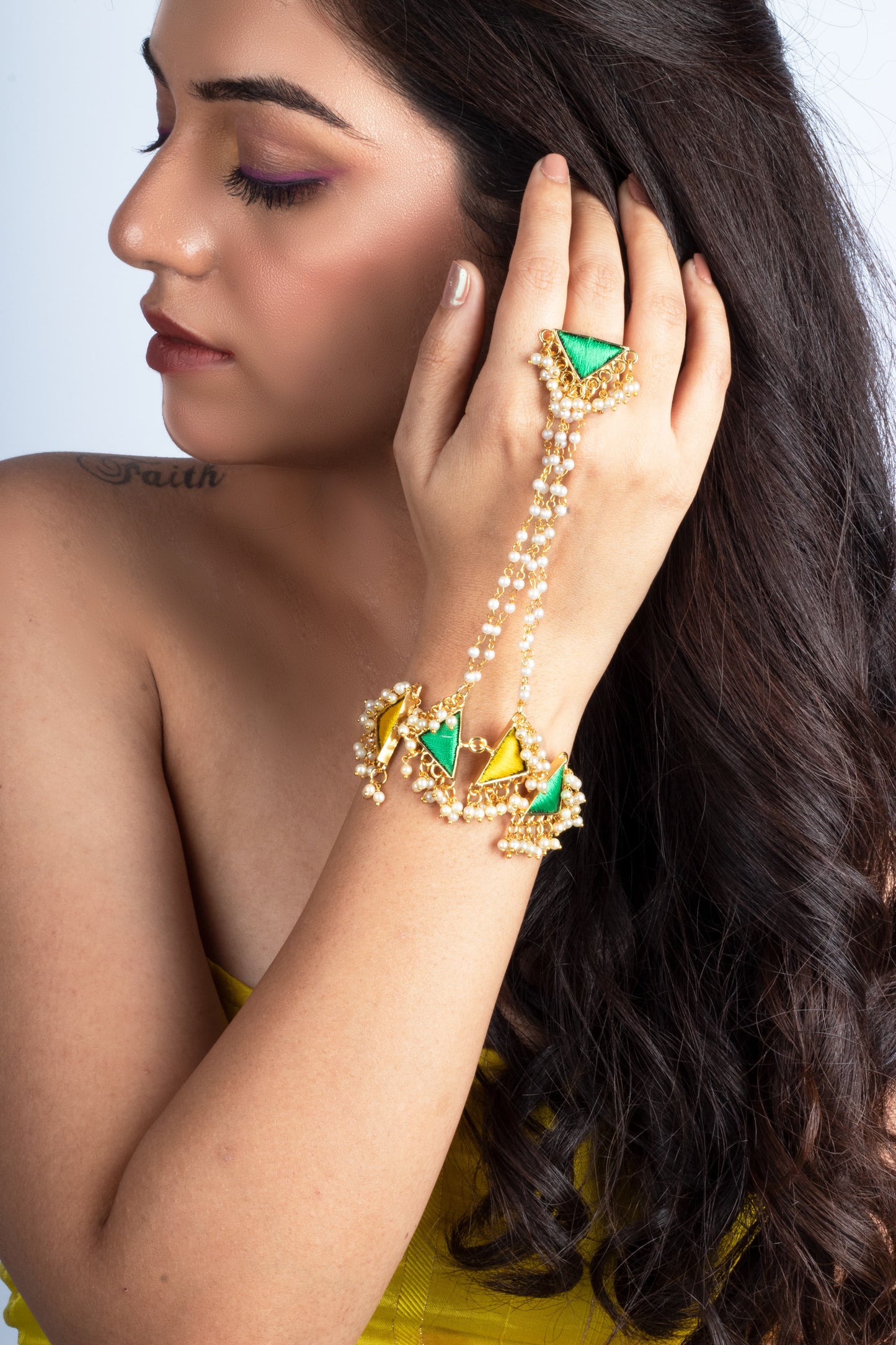 Lemon Charm Hand Harness