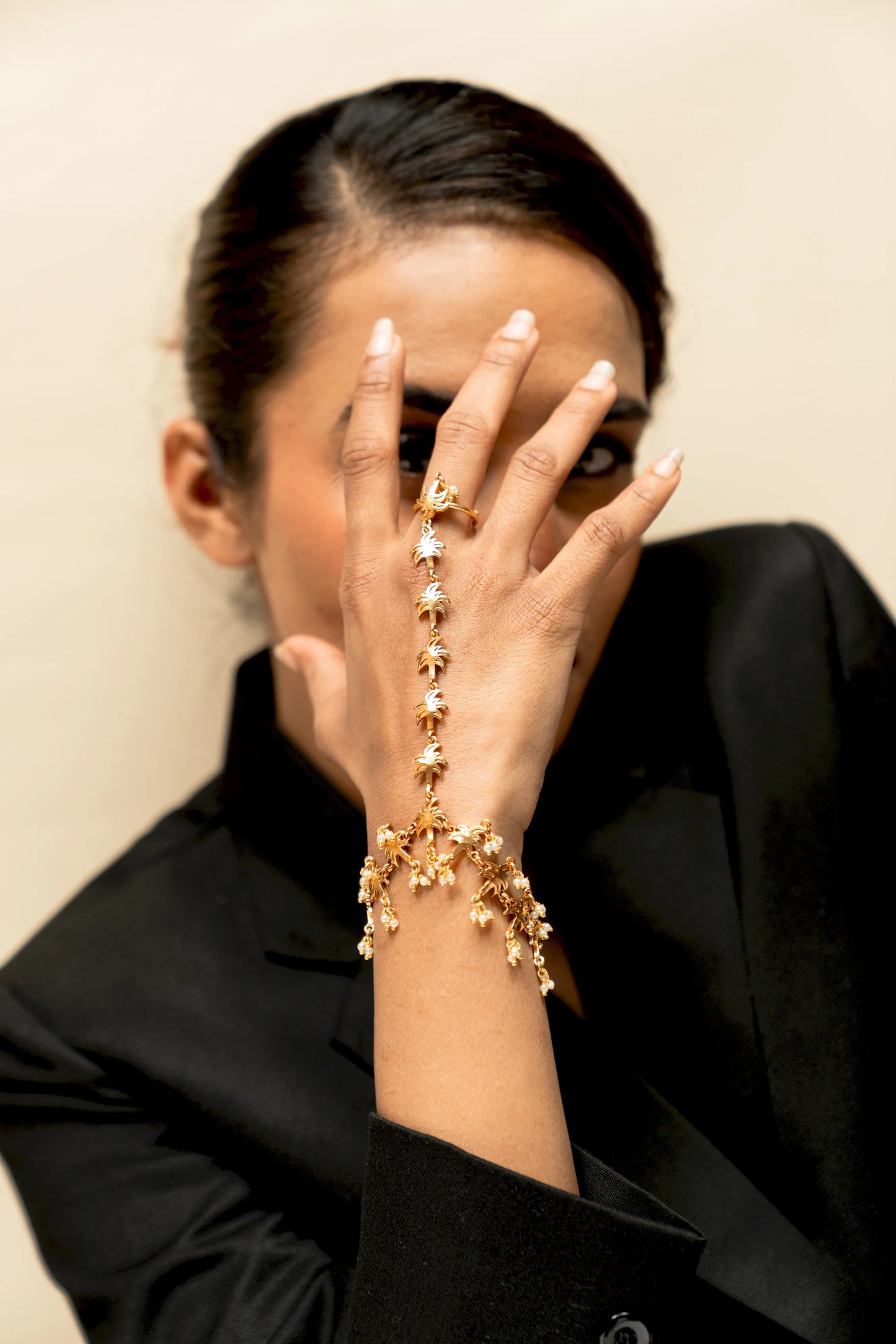 Mudra Leher Haathphool