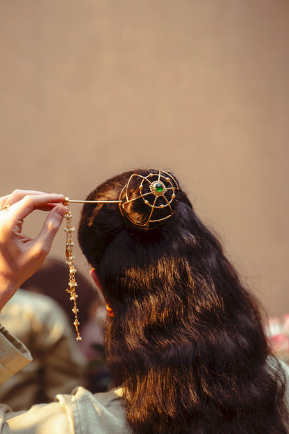 Laya Vritta Bun Halo