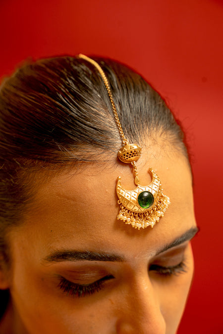 Komal Vritta Maang Tikka - Image 2