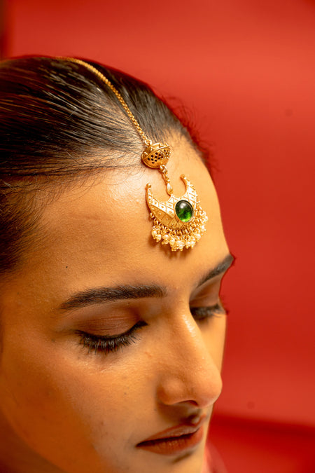 Komal Vritta Maang Tikka - Image 1