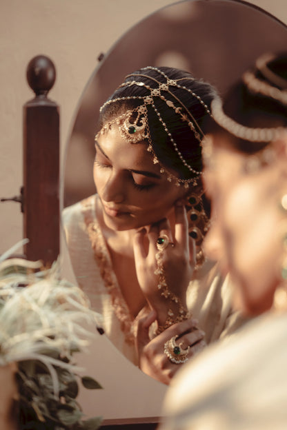 Shruti Leher Sheesh Bandh