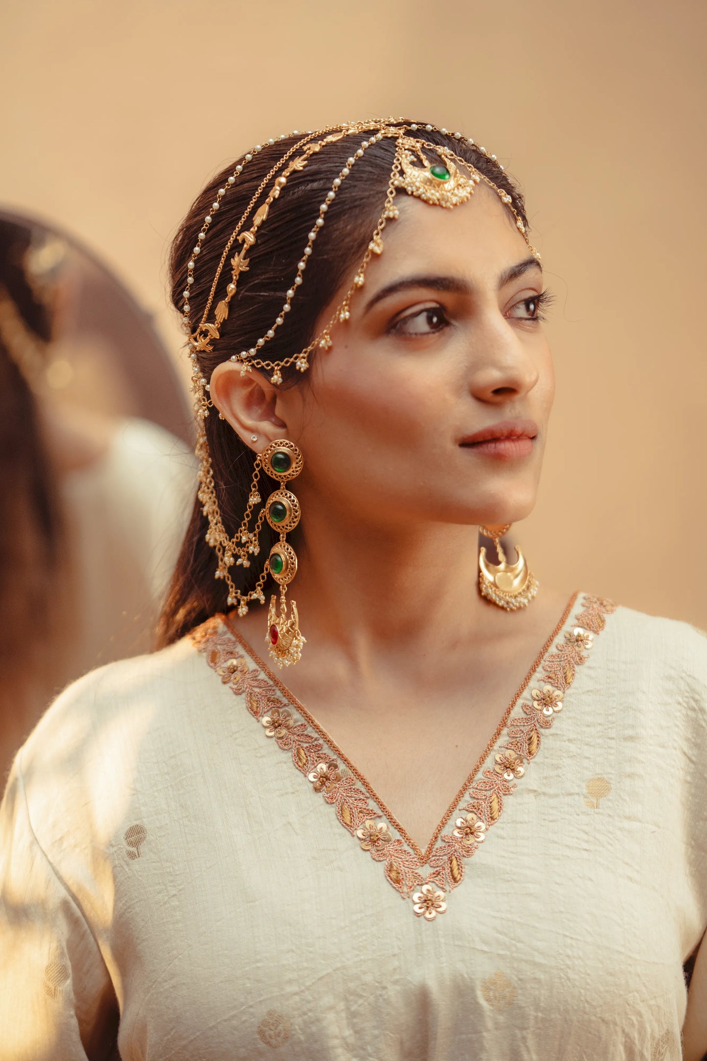 Shruti Leher Sheesh Bandh