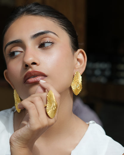 Late Check-Out Stud Earrings - Gold