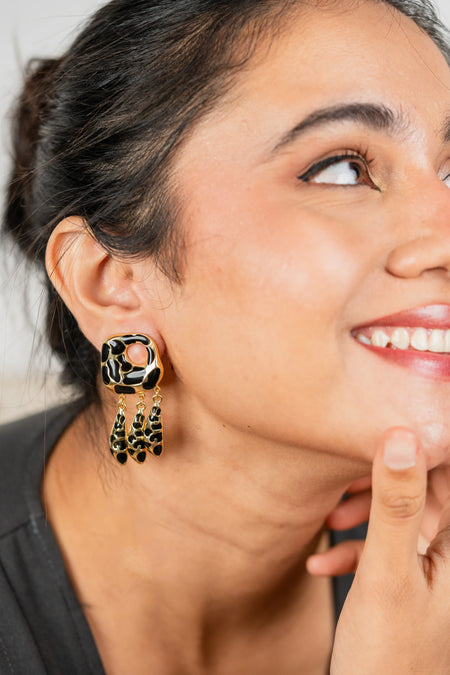 Night Hunt Earrings--4--image