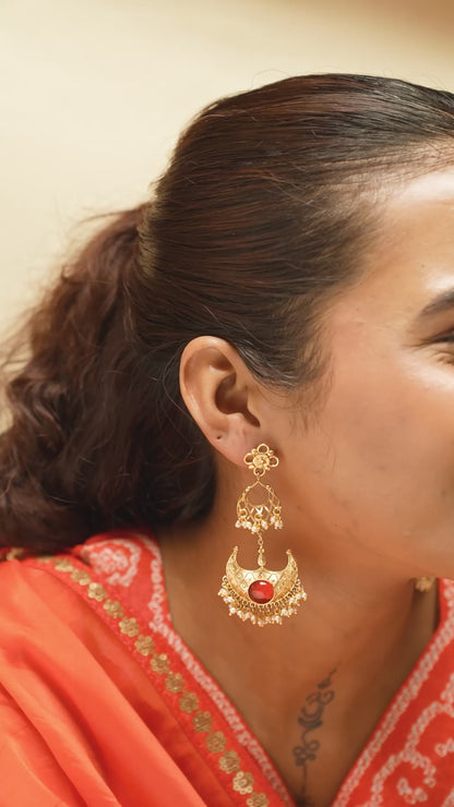 Shruti Mandal Chandbali Earrings