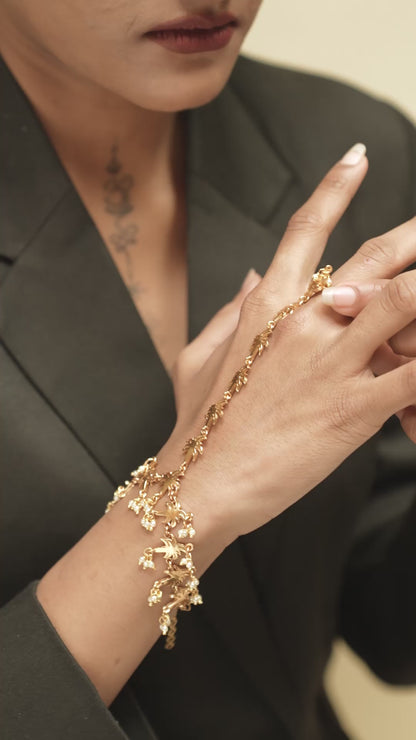 Mudra Leher Haathphool